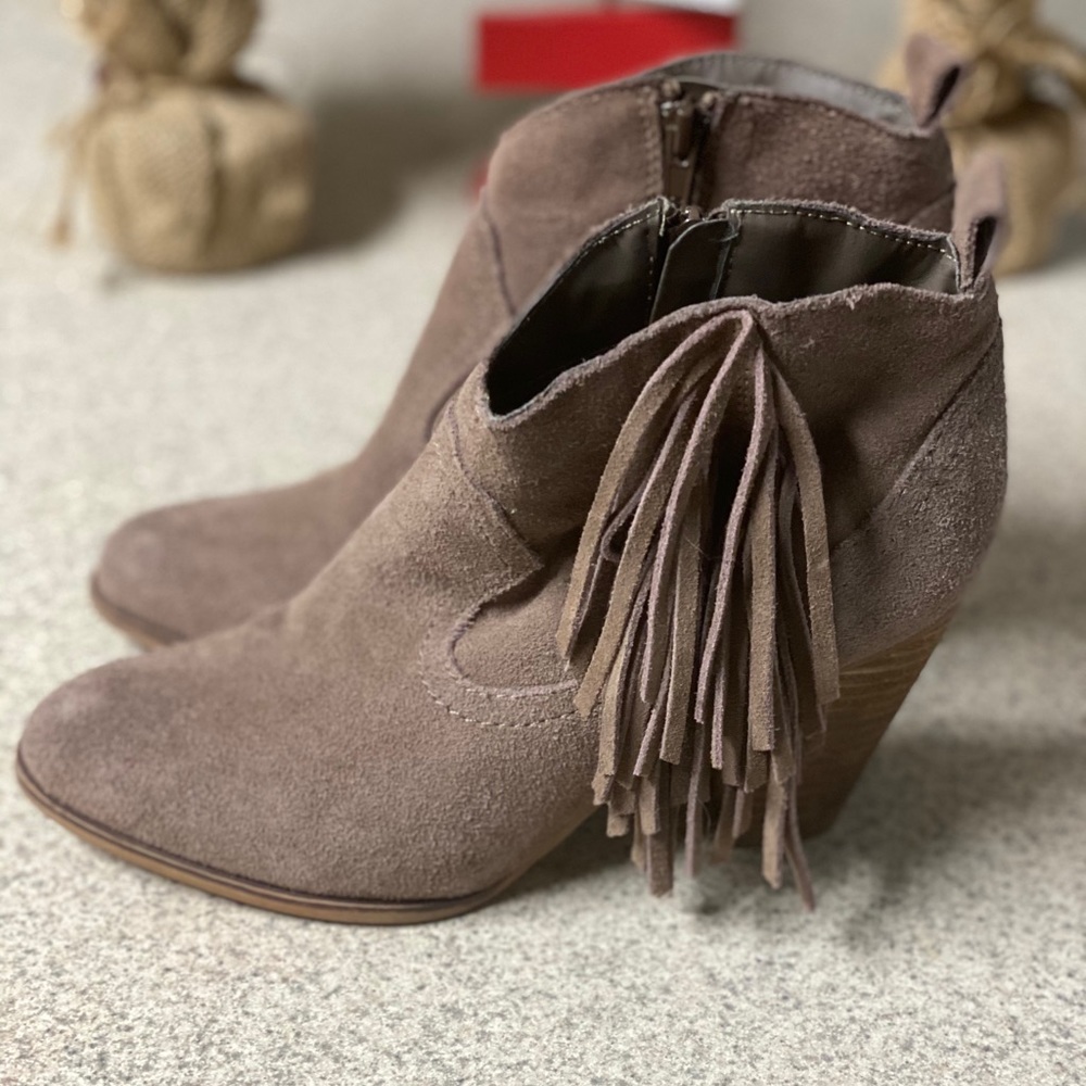 Steve Madden Fringe boots